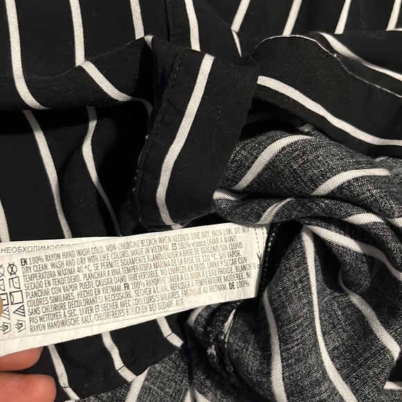 • Forever 21 Black/White Striped Button Up Shirt - Picture 11 of 11